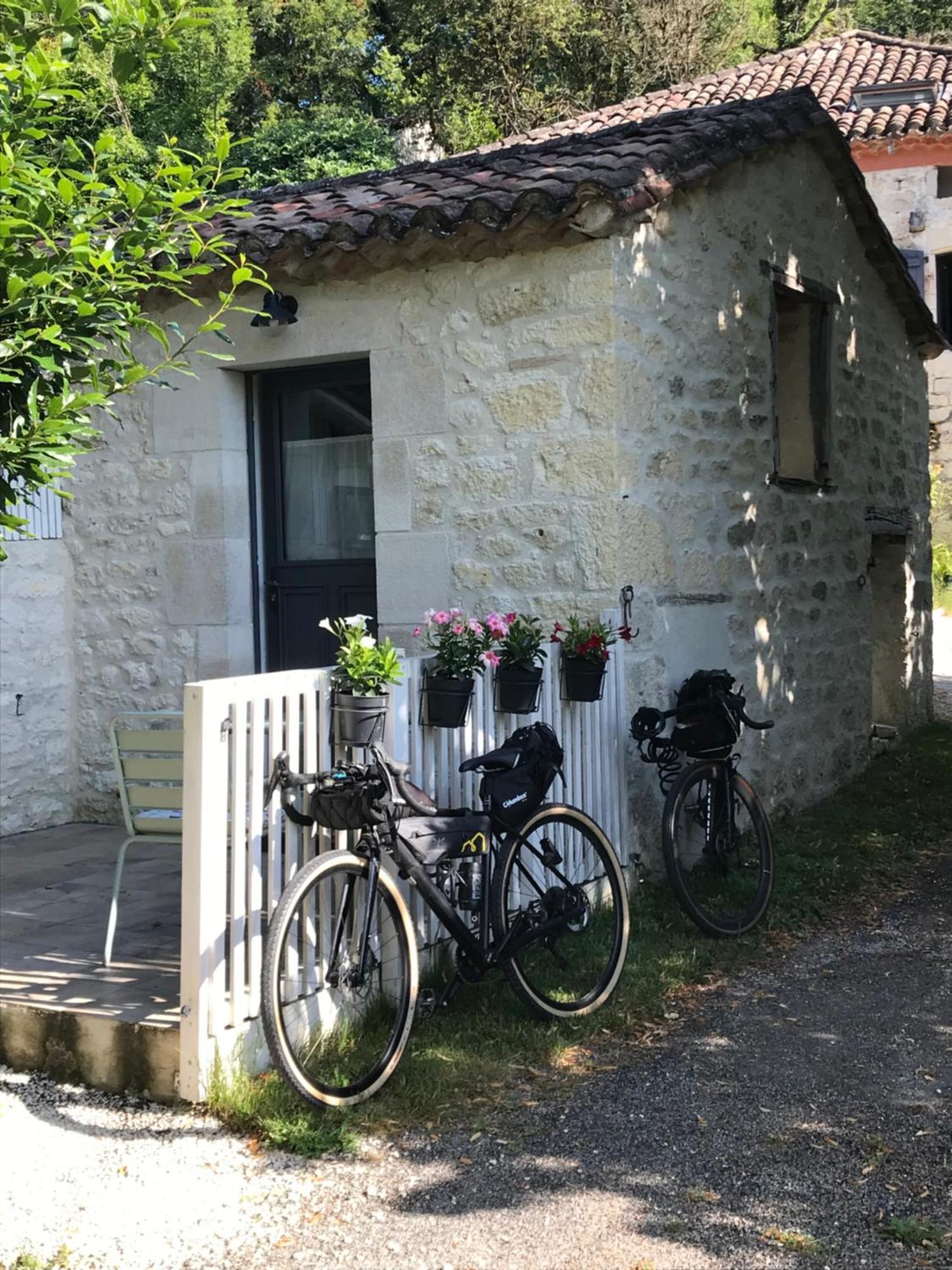 Le Val Du Pech Chantant Chambres D'Hotes Pern Exterior foto